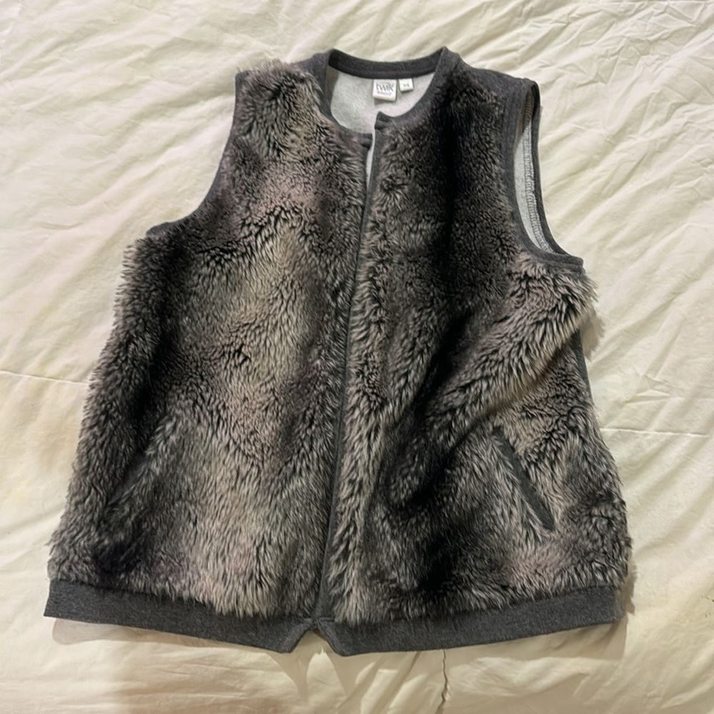 Vest - Picture 2 of 5
